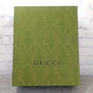 Gucci box excellent condition mid to large size